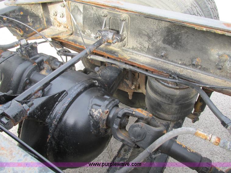 image for item AW9789 1996 International F2674 cab and chassis