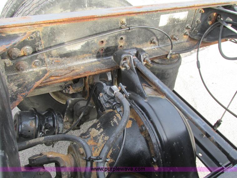 image for item AW9789 1996 International F2674 cab and chassis