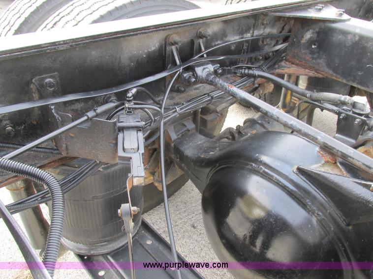 image for item AW9789 1996 International F2674 cab and chassis