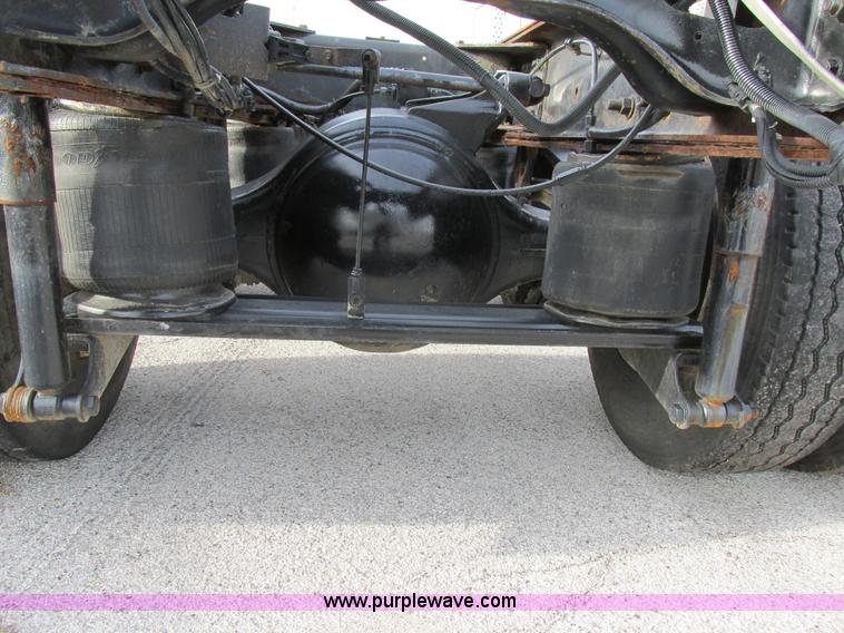 image for item AW9789 1996 International F2674 cab and chassis