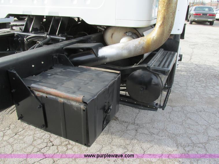 image for item AW9789 1996 International F2674 cab and chassis