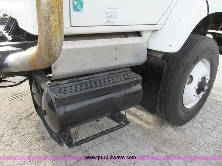 image for item AW9789 1996 International F2674 cab and chassis