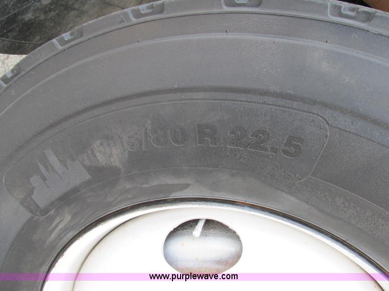 image for item AW9789 1996 International F2674 cab and chassis