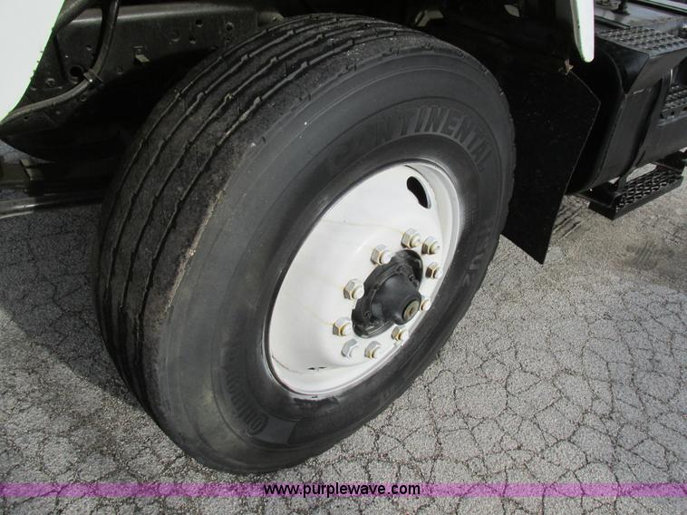 image for item AW9789 1996 International F2674 cab and chassis