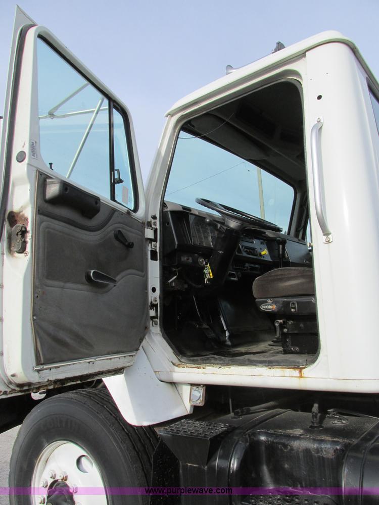 image for item AW9789 1996 International F2674 cab and chassis