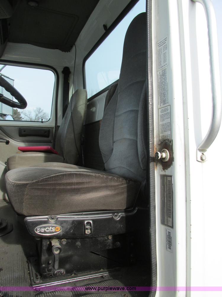 image for item AW9789 1996 International F2674 cab and chassis