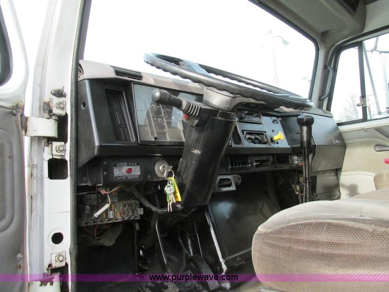 image for item AW9789 1996 International F2674 cab and chassis