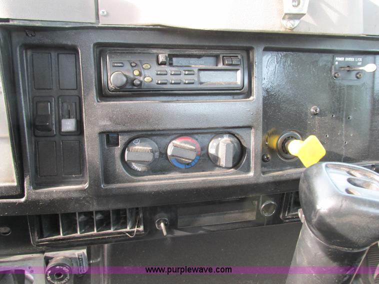 image for item AW9789 1996 International F2674 cab and chassis