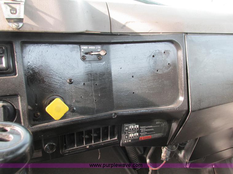 image for item AW9789 1996 International F2674 cab and chassis