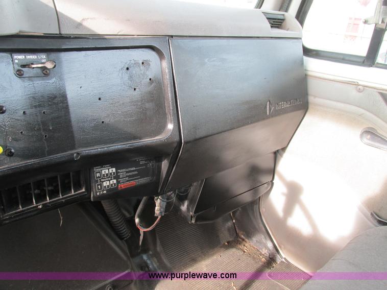 image for item AW9789 1996 International F2674 cab and chassis