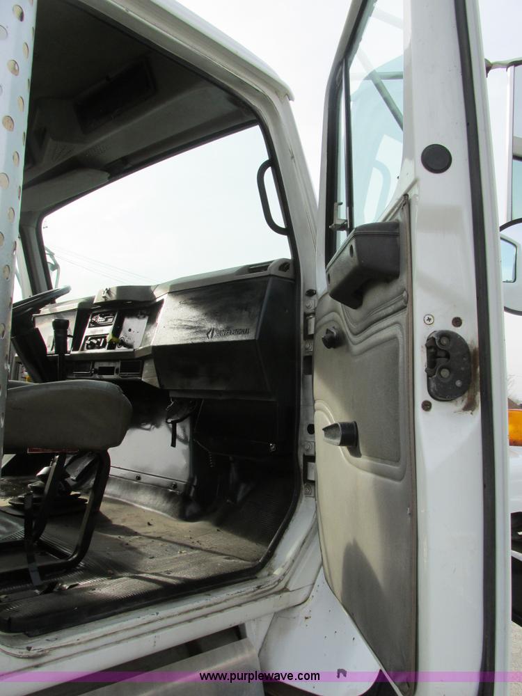 image for item AW9789 1996 International F2674 cab and chassis