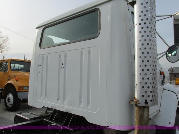 image for item AW9789 1996 International F2674 cab and chassis