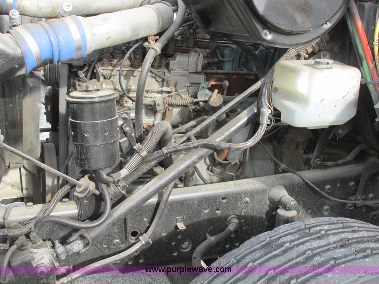 image for item AW9789 1996 International F2674 cab and chassis