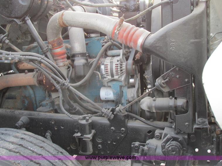 image for item AW9789 1996 International F2674 cab and chassis