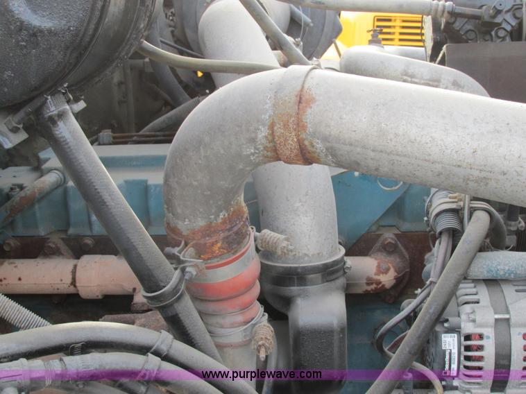 image for item AW9789 1996 International F2674 cab and chassis