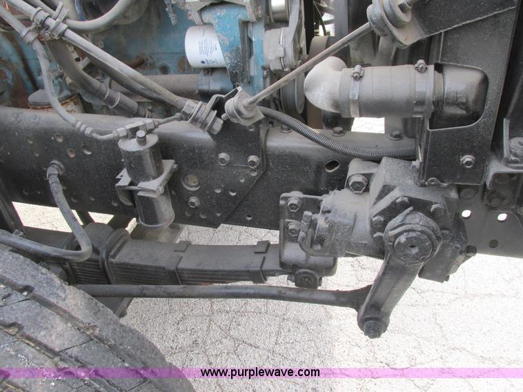 image for item AW9789 1996 International F2674 cab and chassis