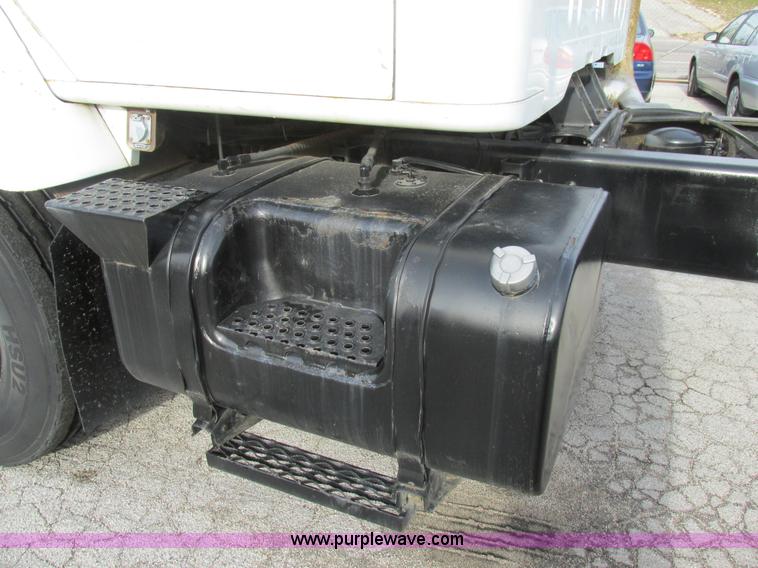 image for item AW9789 1996 International F2674 cab and chassis