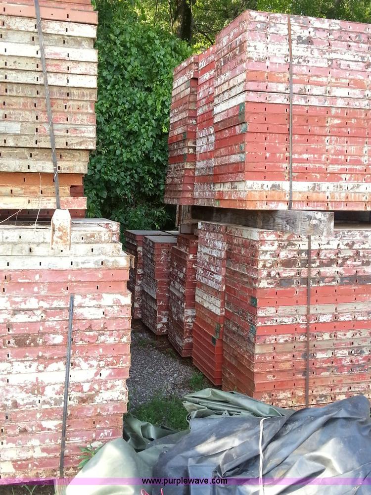 image for item D1396 Assorted Symons steel ply concrete forms