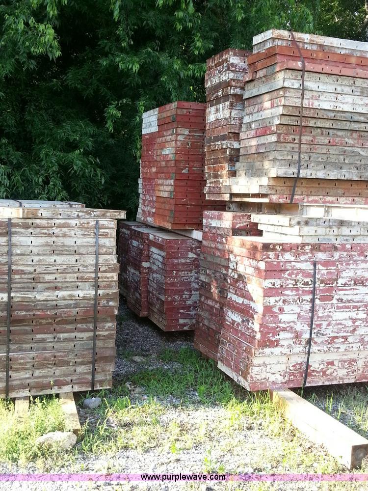 image for item D1396 Assorted Symons steel ply concrete forms