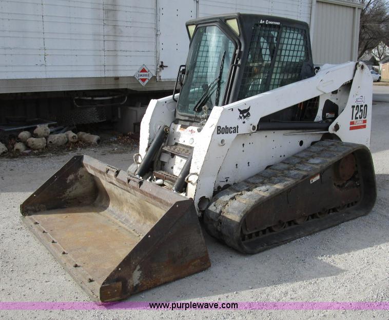 image for item D2272 2003 Bobcat T250 skid steer