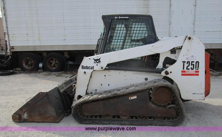 image for item D2272 2003 Bobcat T250 skid steer