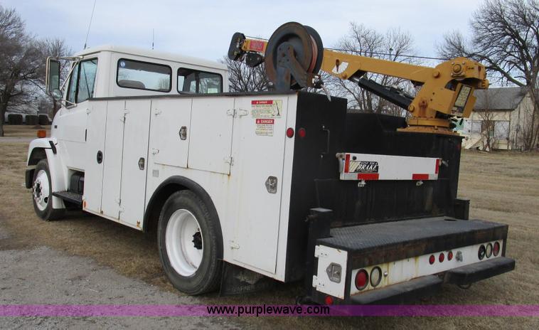 image for item D2273 1998 Freightliner FL60 service truck