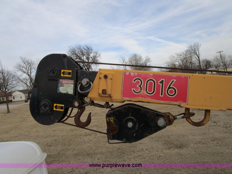 image for item D2273 1998 Freightliner FL60 service truck