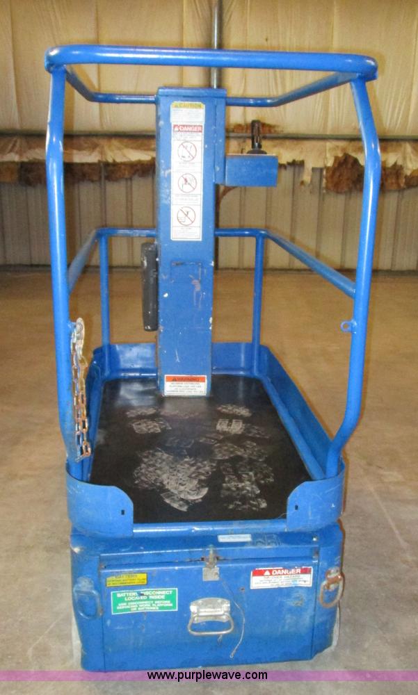 image for item D2288 2007 Up Right TM12 scissor lift