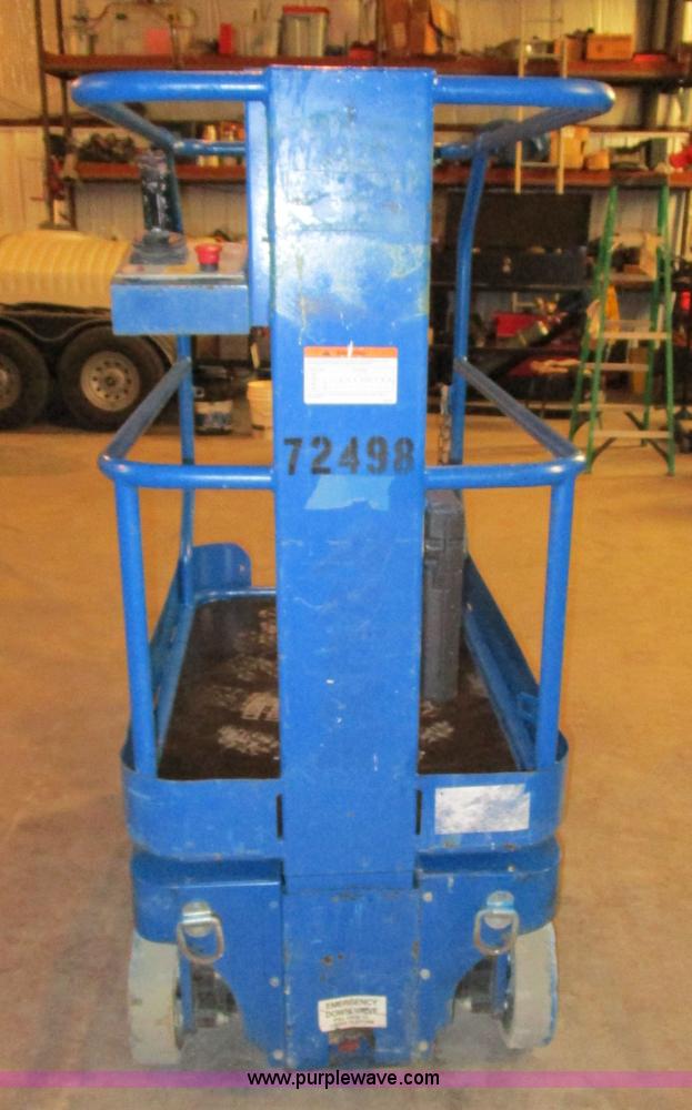 image for item D2288 2007 Up Right TM12 scissor lift