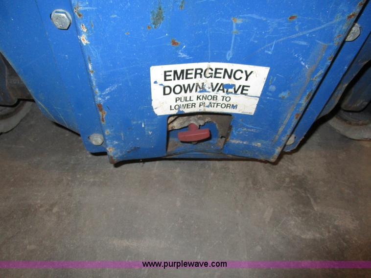 image for item D2288 2007 Up Right TM12 scissor lift