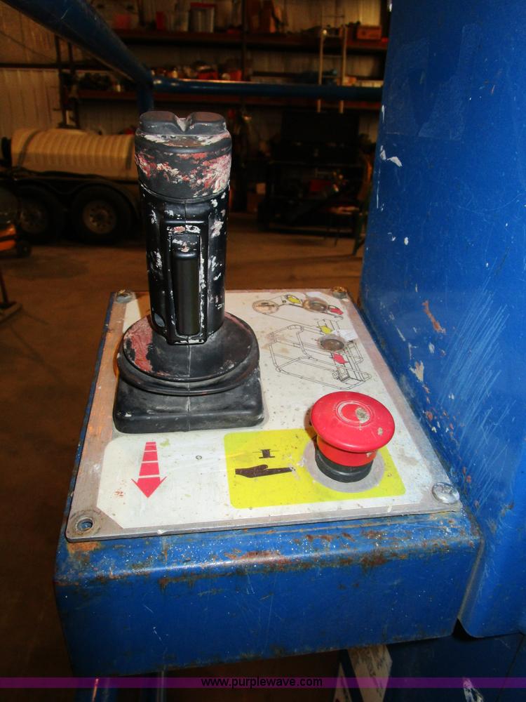 image for item D2288 2007 Up Right TM12 scissor lift