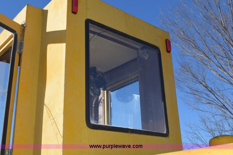 image for item E6097 BLH wheel loader