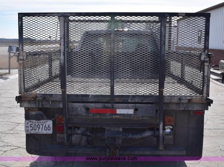 image for item E6123 2007 Chevrolet Silverado 2500HD flatbed pickup truck