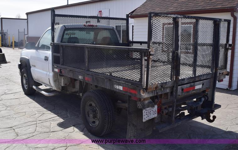image for item E6123 2007 Chevrolet Silverado 2500HD flatbed pickup truck