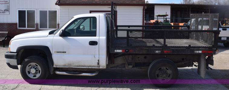 image for item E6123 2007 Chevrolet Silverado 2500HD flatbed pickup truck