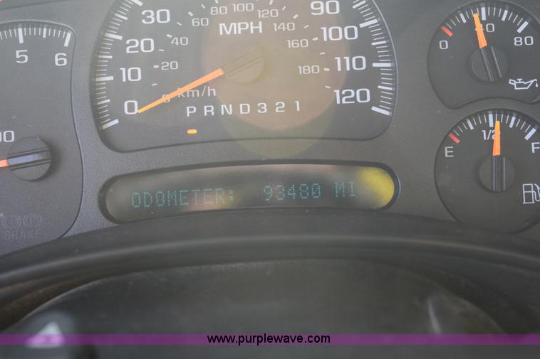 image for item E6123 2007 Chevrolet Silverado 2500HD flatbed pickup truck