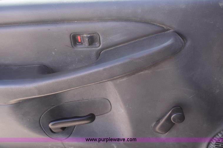 image for item E6123 2007 Chevrolet Silverado 2500HD flatbed pickup truck