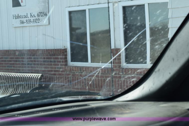 image for item E6123 2007 Chevrolet Silverado 2500HD flatbed pickup truck