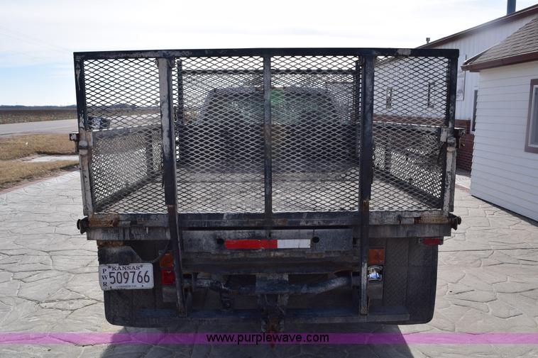 image for item E6123 2007 Chevrolet Silverado 2500HD flatbed pickup truck