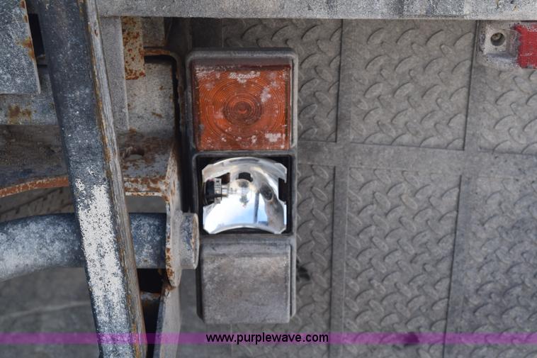 image for item E6123 2007 Chevrolet Silverado 2500HD flatbed pickup truck