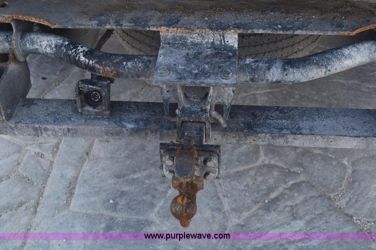 image for item E6123 2007 Chevrolet Silverado 2500HD flatbed pickup truck