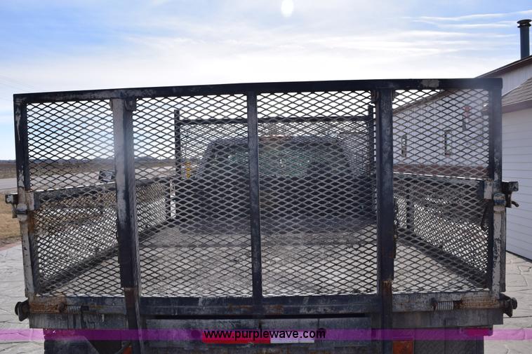 image for item E6123 2007 Chevrolet Silverado 2500HD flatbed pickup truck