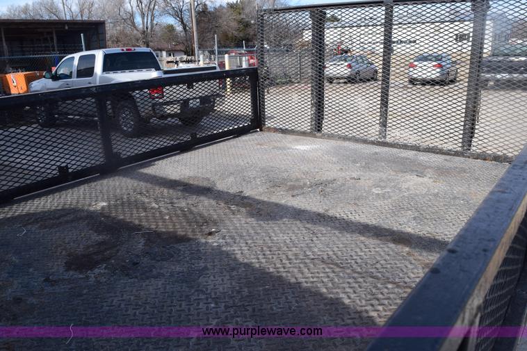 image for item E6123 2007 Chevrolet Silverado 2500HD flatbed pickup truck