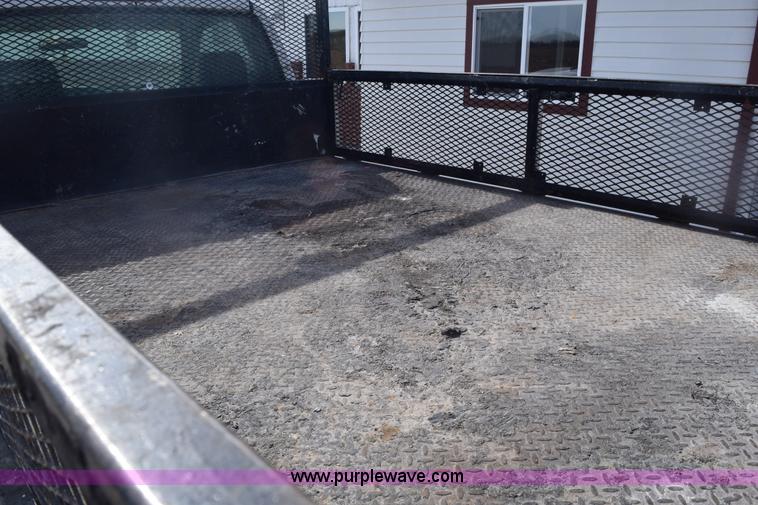 image for item E6123 2007 Chevrolet Silverado 2500HD flatbed pickup truck