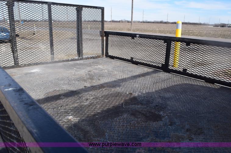 image for item E6123 2007 Chevrolet Silverado 2500HD flatbed pickup truck