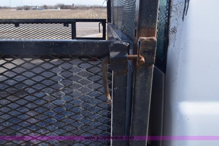 image for item E6123 2007 Chevrolet Silverado 2500HD flatbed pickup truck