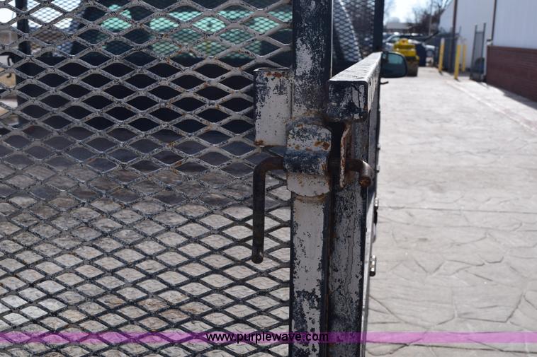 image for item E6123 2007 Chevrolet Silverado 2500HD flatbed pickup truck