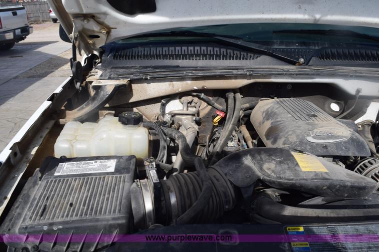 image for item E6123 2007 Chevrolet Silverado 2500HD flatbed pickup truck