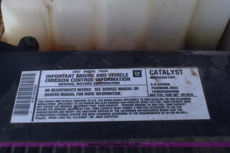 image for item E6123 2007 Chevrolet Silverado 2500HD flatbed pickup truck