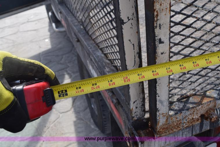 image for item E6123 2007 Chevrolet Silverado 2500HD flatbed pickup truck